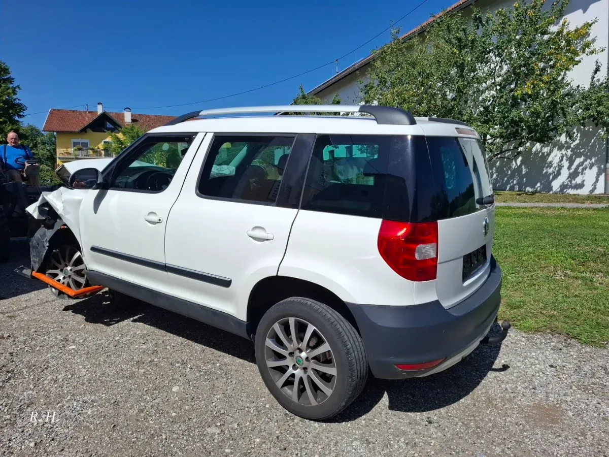 Skoda Yeti 2013 photo 2