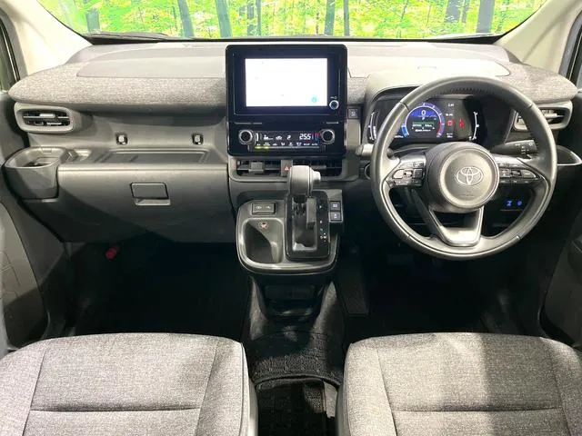 Toyota Sienta 2022 photo 2
