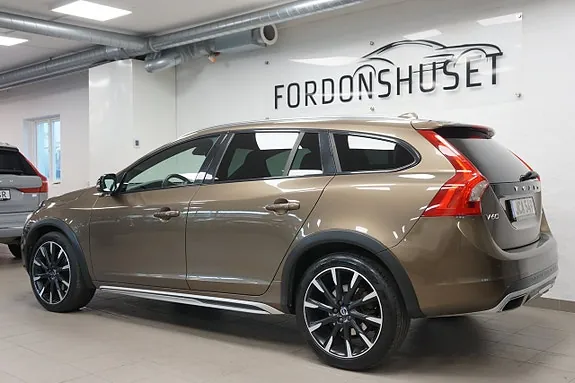 Volvo V60 Cross Country 2016 photo 2