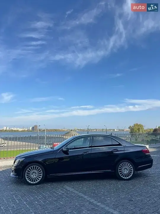 Mercedes-Benz E-Class 2015 photo 3