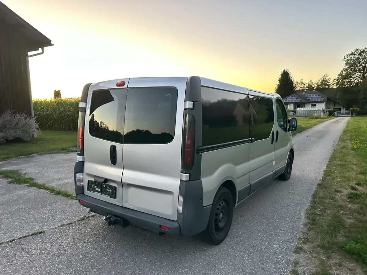 Opel Vivaro 2006 photo 3