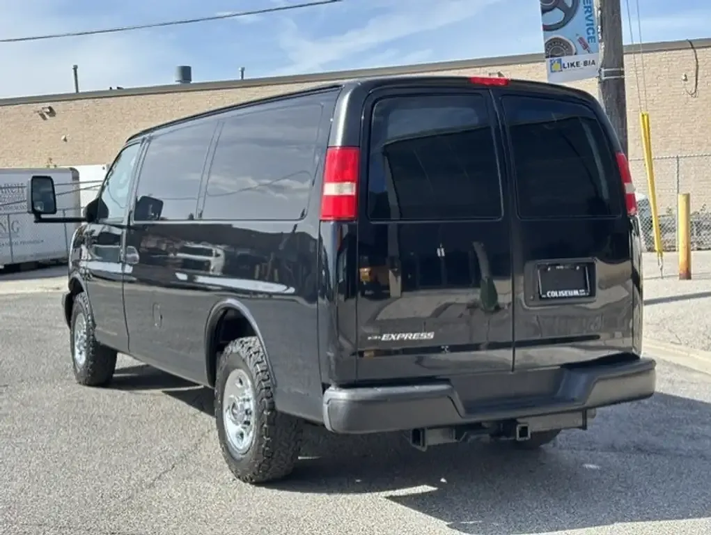 Chevrolet Express 2500 2017 photo 3