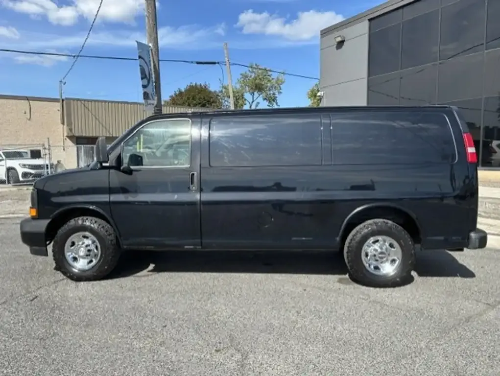 Chevrolet Express 2500 2017 photo 2