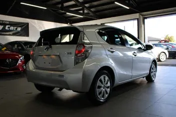 Toyota Aqua 2013 photo 3