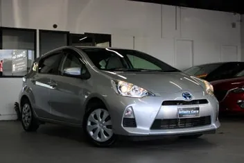 Toyota Aqua 2013 photo 2