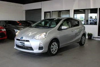 Toyota Aqua 2013 photo 4