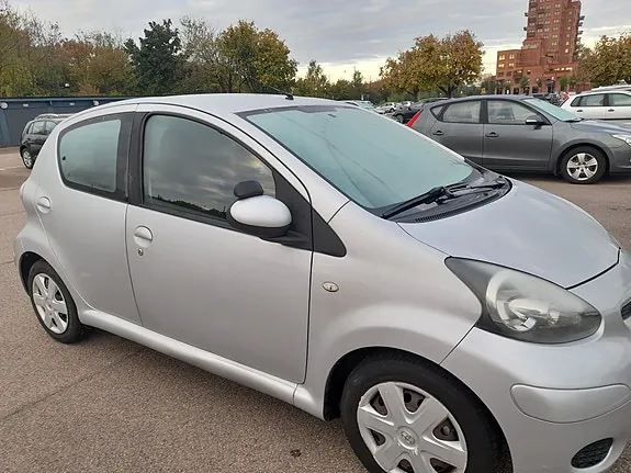 Toyota Aygo 2010 photo 2