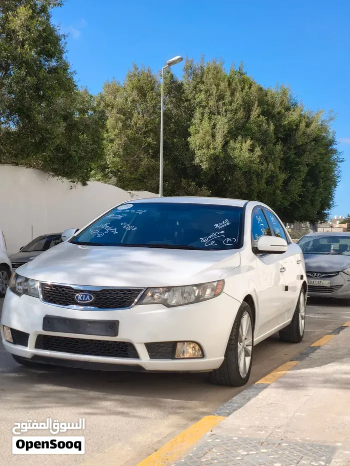 Kia Forte 2012 photo 2