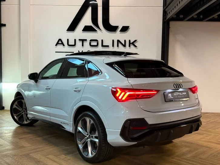 Audi Q3 2022 photo 2