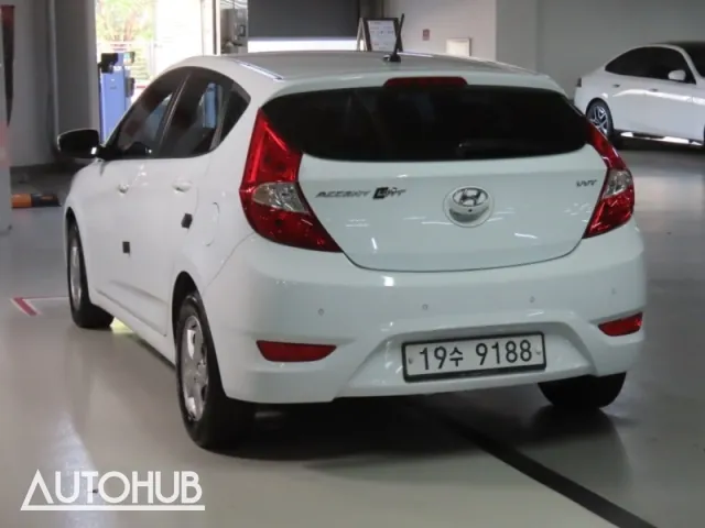 Hyundai Excent (New) 2012 photo 4