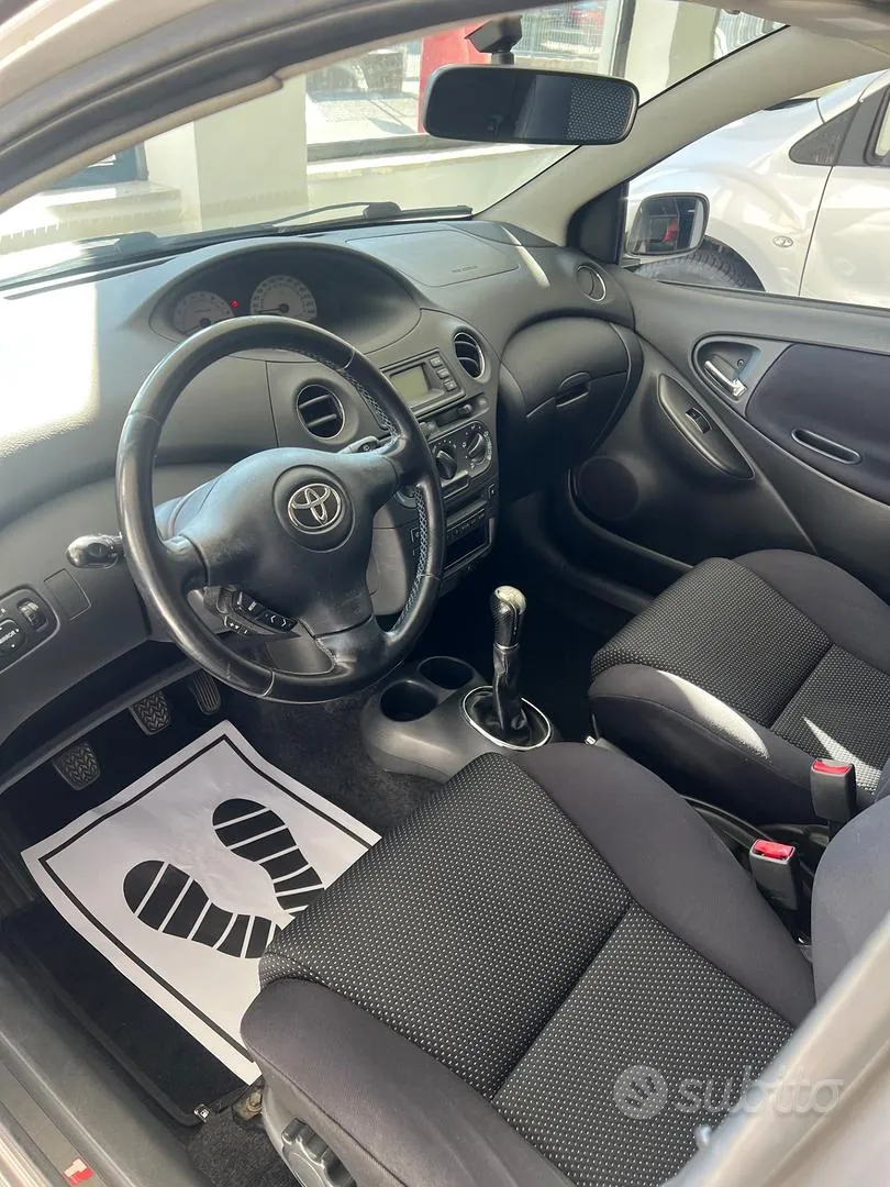 Toyota Yaris 2005 photo 5