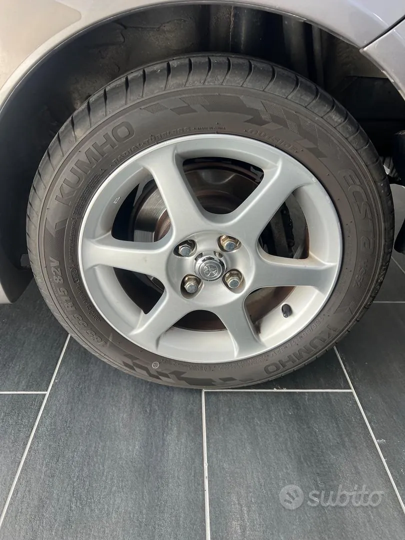 Toyota Yaris 2005 photo 4
