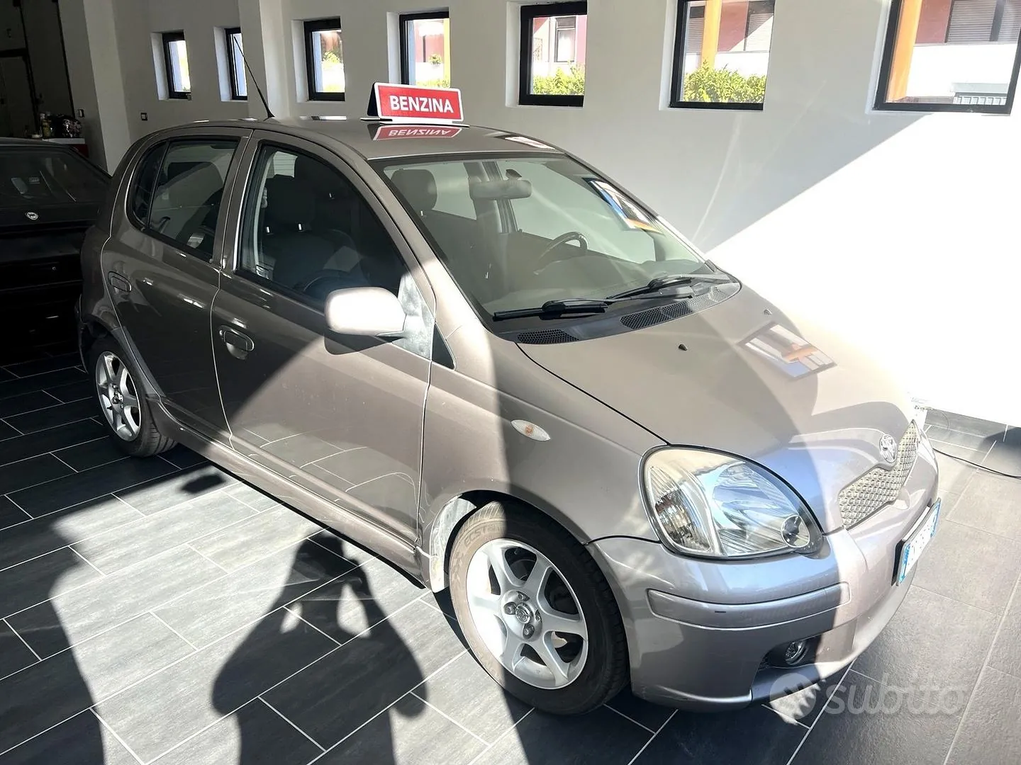 Toyota Yaris 2005 photo 2