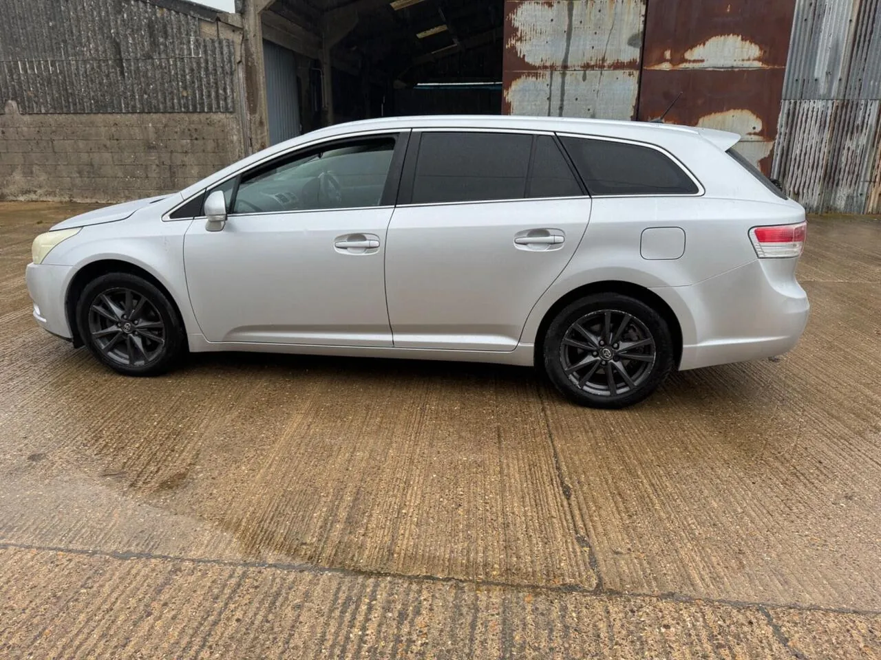 Toyota Avensis 2010 photo 3