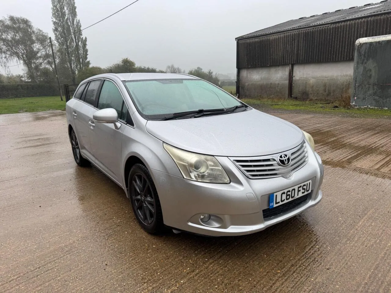 Toyota Avensis 2010 photo 2