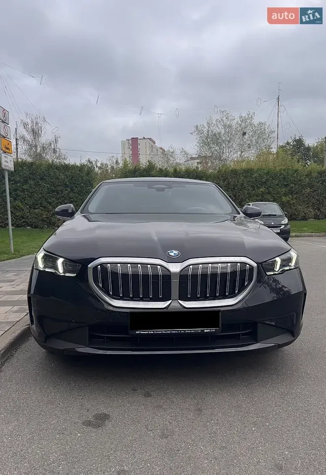 BMW 5 Series 2025 photo 3