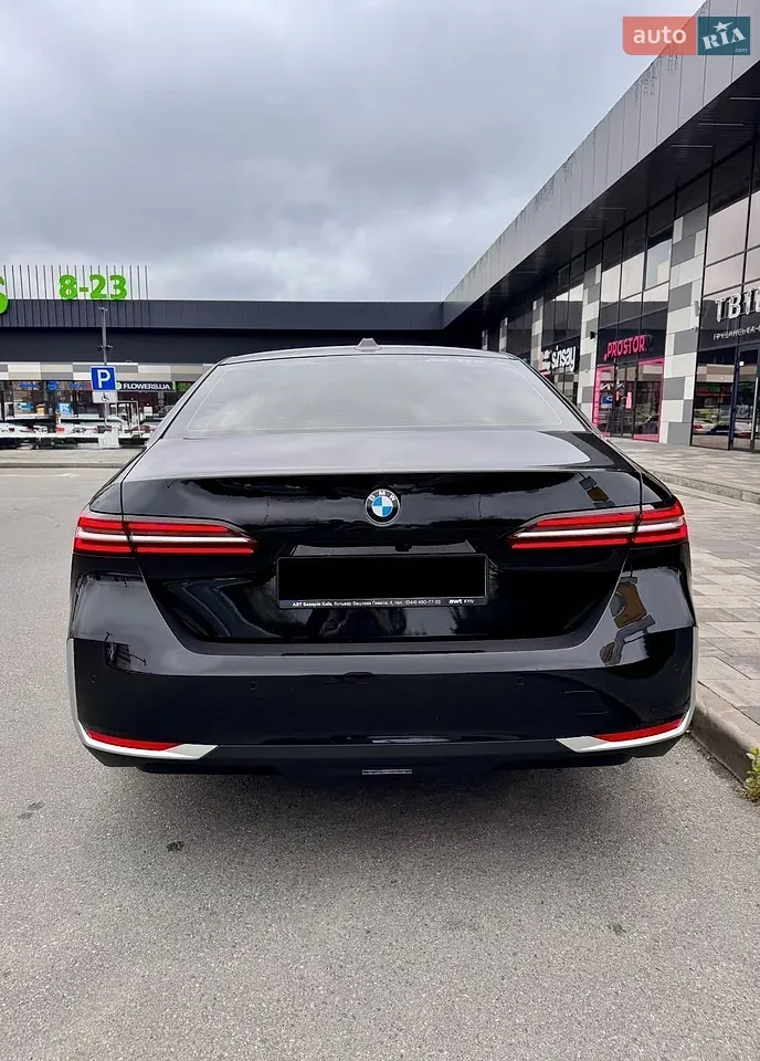 BMW 5 Series 2025 photo 4