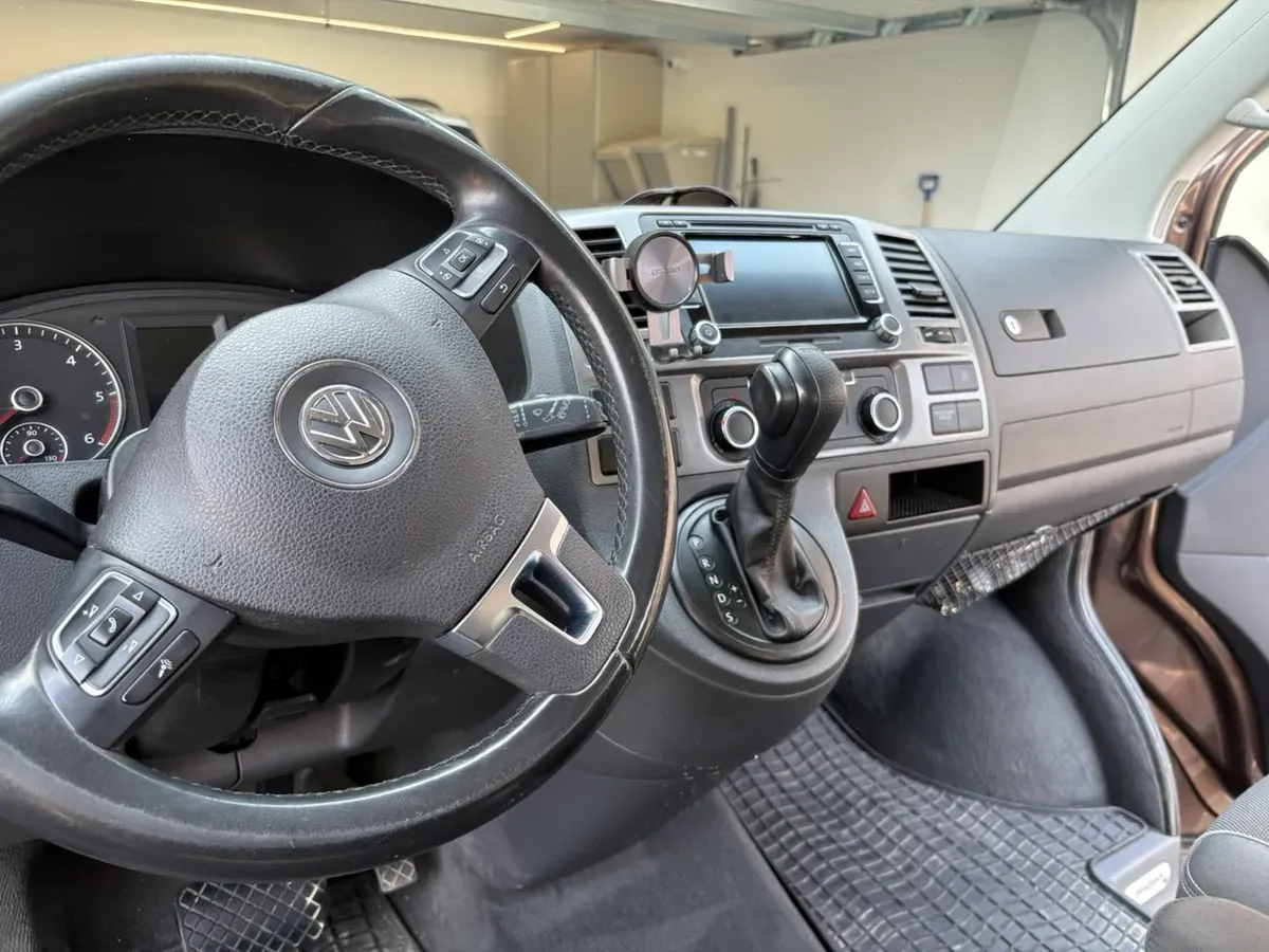 Volkswagen Multivan 2012 photo 3