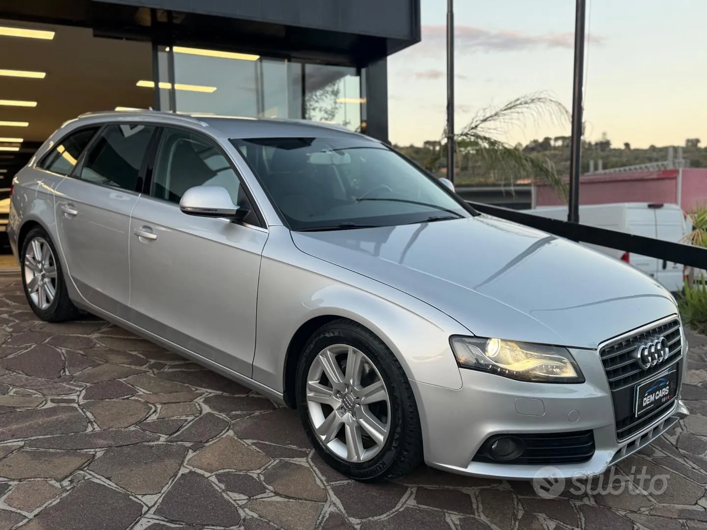 Audi A4 2009 photo 2