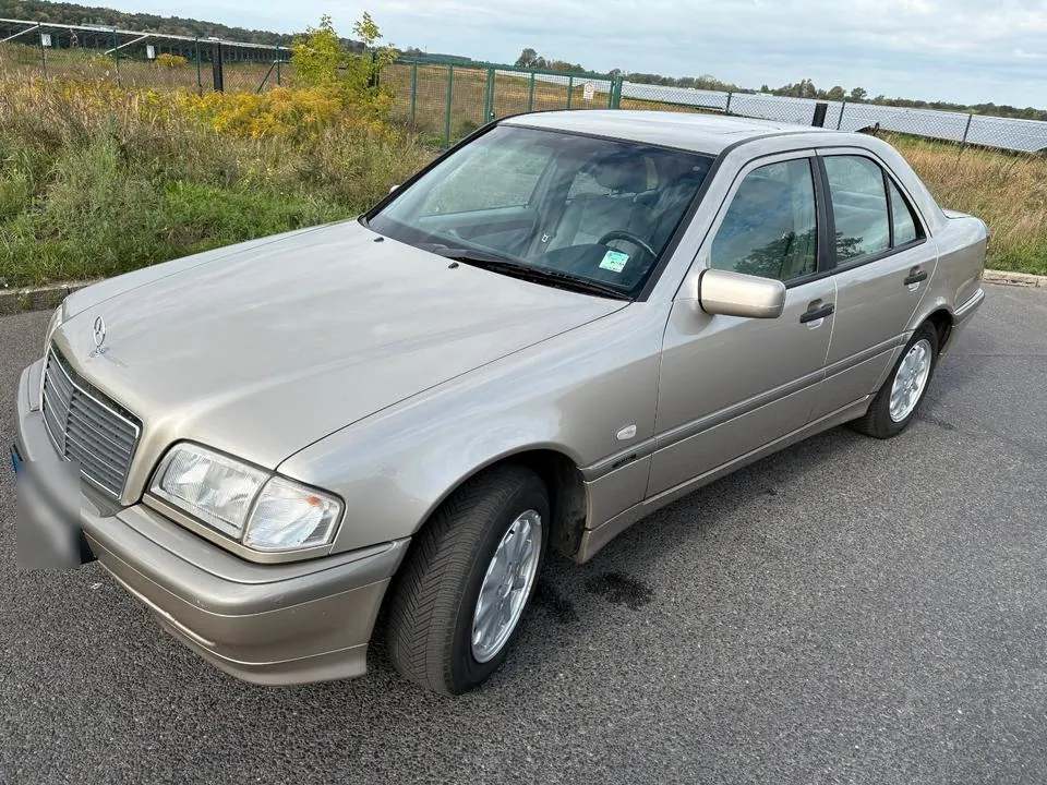 Mercedes-Benz W202