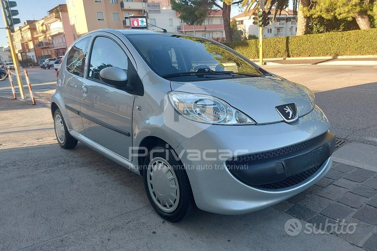 Peugeot 107 2010 photo 3