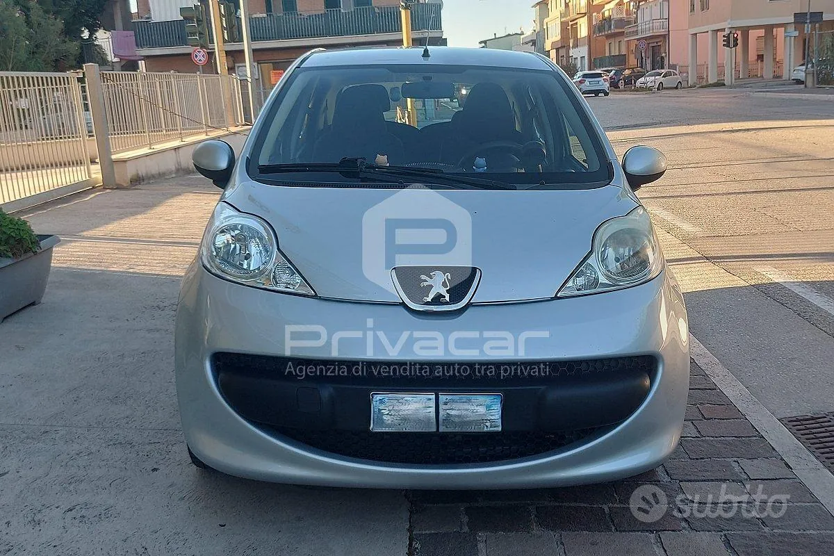 Peugeot 107 2010 photo 2