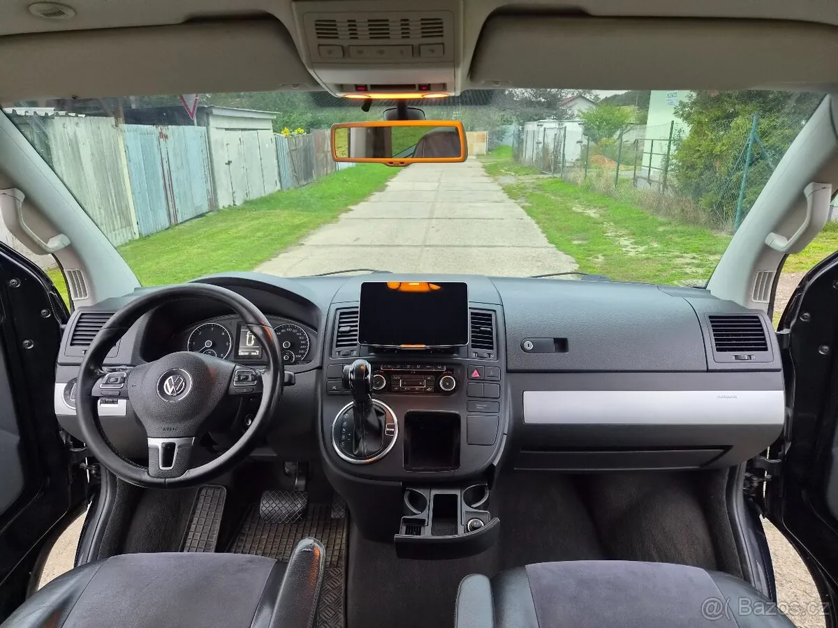 Volkswagen Multivan 2011 photo 2