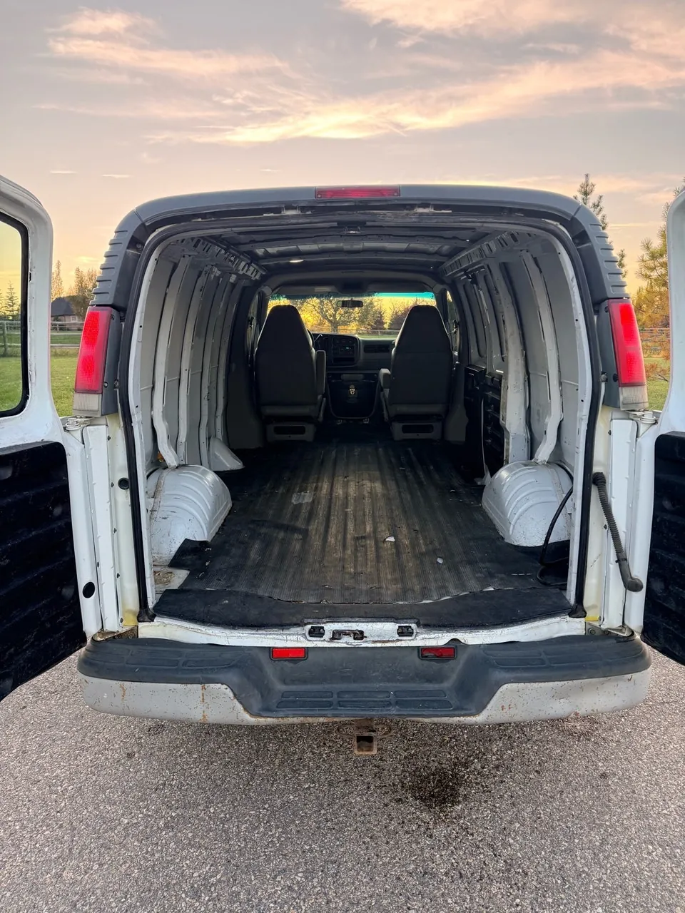 Chevrolet Express 2000 photo 3