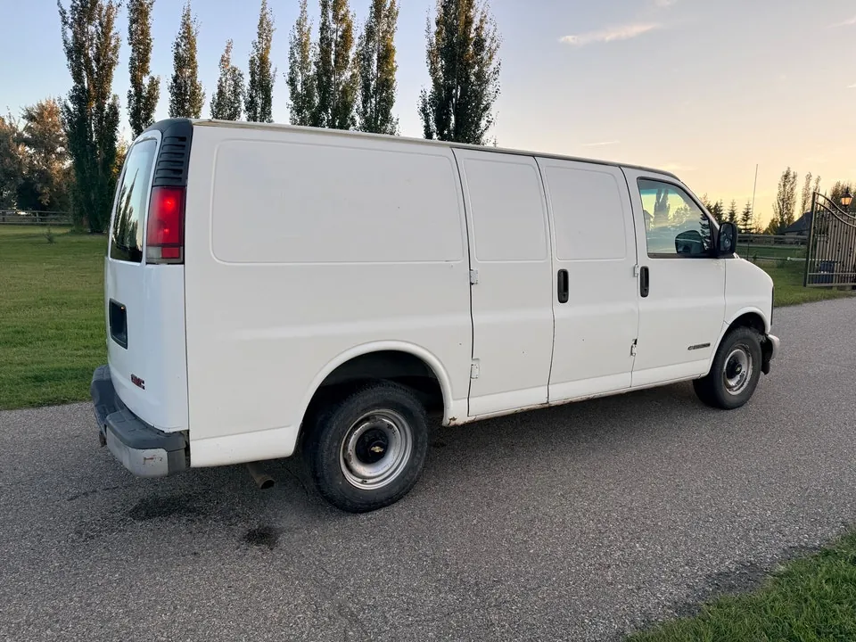 Chevrolet Express 2000 photo 2