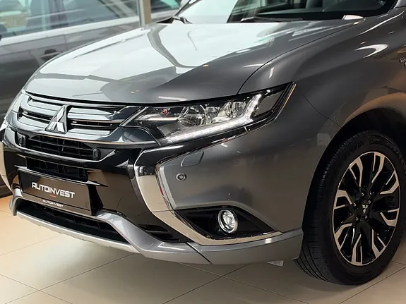 Mitsubishi Outlander 2017 photo 2