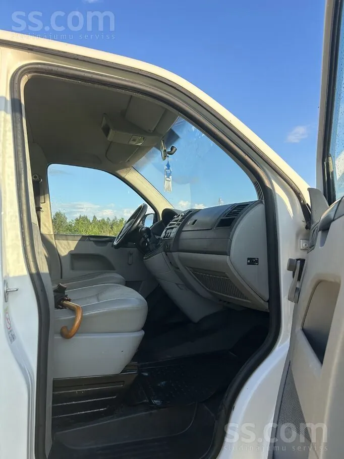 Volkswagen T5 2012 photo 3