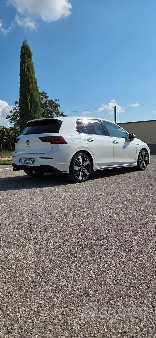 Volkswagen Golf 2024 photo 2