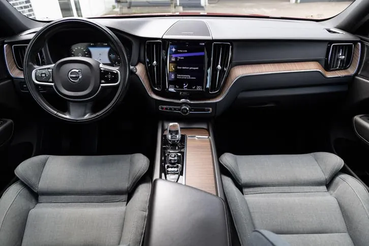 Volvo Xc60 2021 photo 2