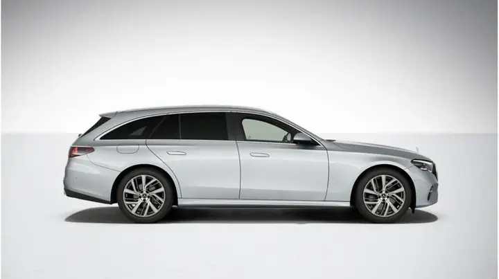 Mercedes-Benz E-Class photo 3