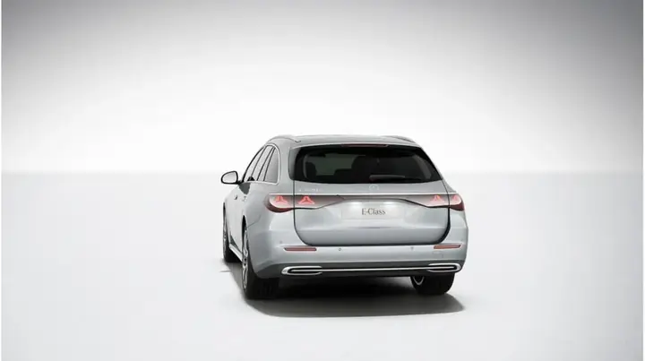 Mercedes-Benz E-Class photo 4