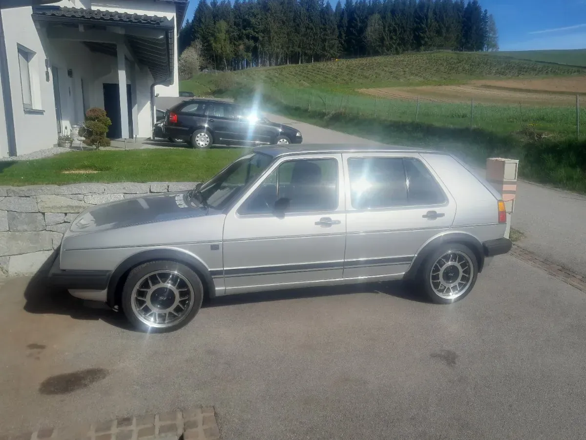 Volkswagen Golf 1985 photo 3