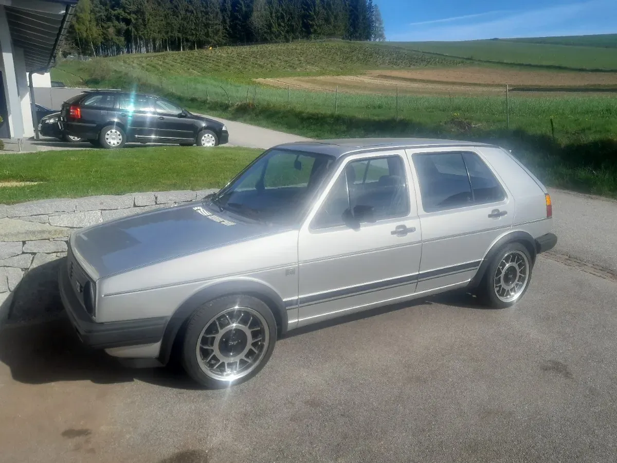Volkswagen Golf 1985 photo 2