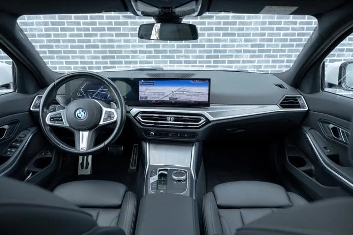 BMW 3 Series 2022 photo 2