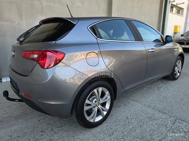 Alfa Romeo Giulietta 2011 photo 5