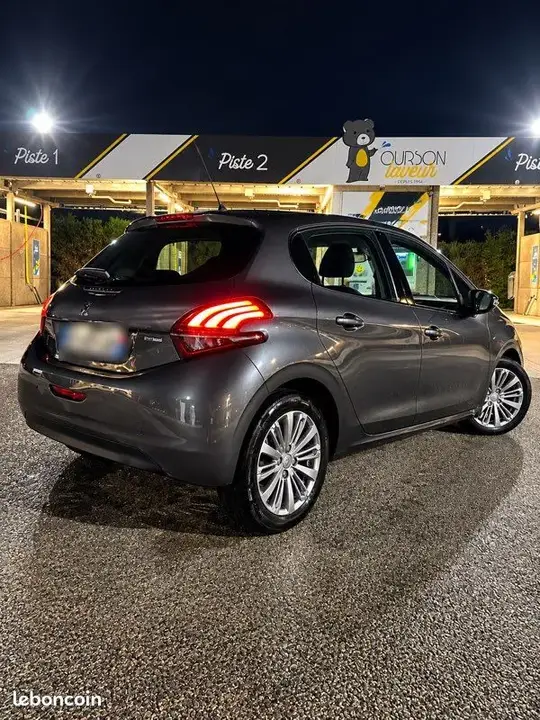 Peugeot 208 2016 photo 2