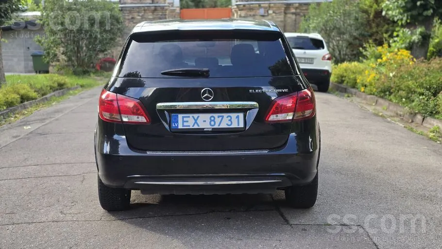 Mercedes-Benz B Electric Drive Compact Sports Tourer 2015 photo 5