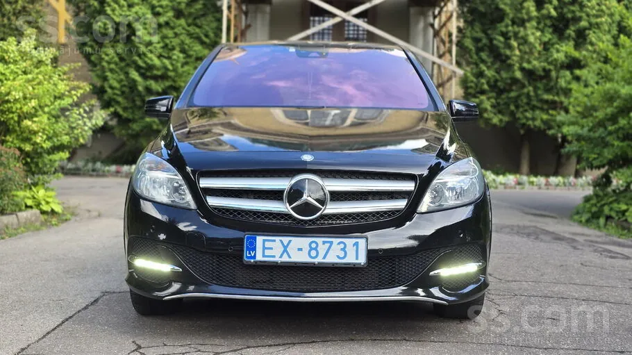 Mercedes-Benz B Electric Drive Compact Sports Tourer 2015 photo 2