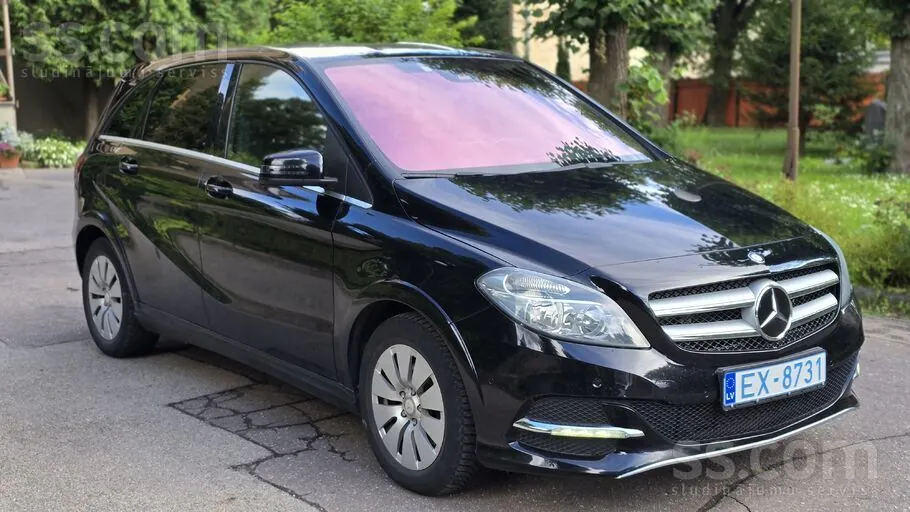 Mercedes-Benz B Electric Drive Compact Sports Tourer 2015 photo 3