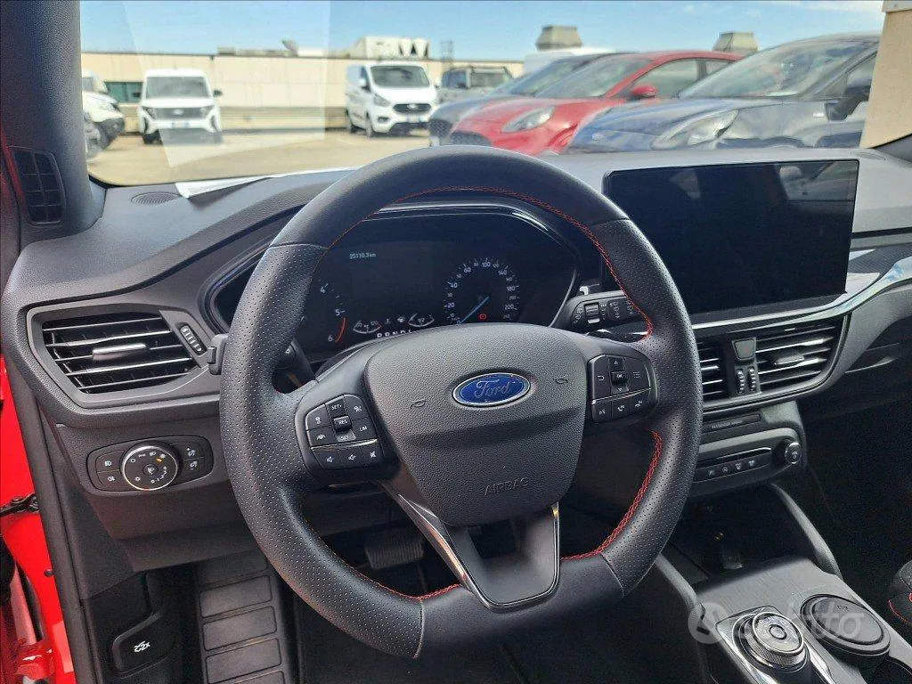 Ford Focus 2024 photo 3