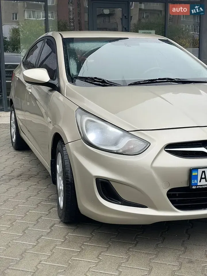 Hyundai Accent 2011 photo 2