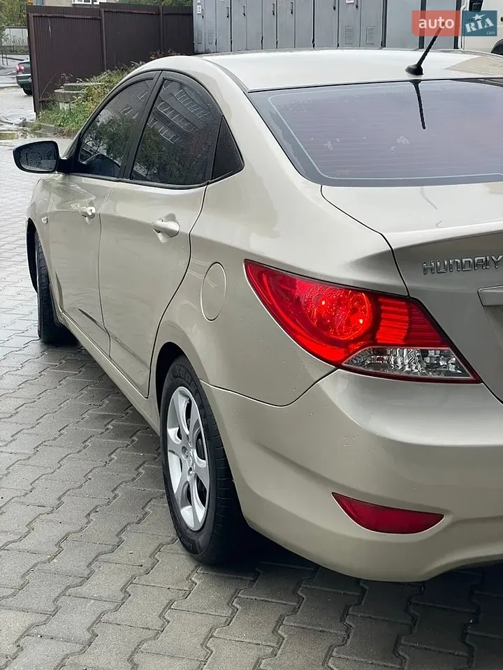 Hyundai Accent 2011 photo 5