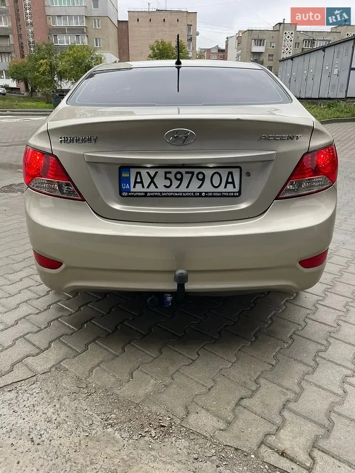 Hyundai Accent 2011 photo 4
