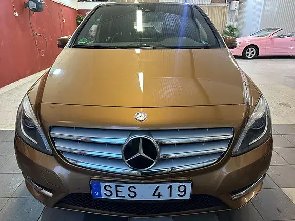 Mercedes-Benz B 200 2012 photo 2