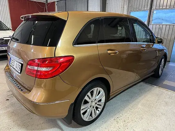 Mercedes-Benz B 200 2012 photo 4