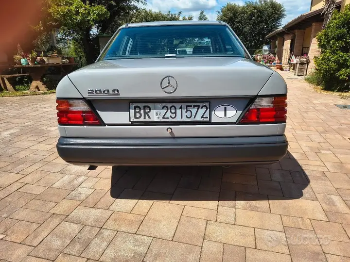 Mercedes-Benz W124 1988 photo 3
